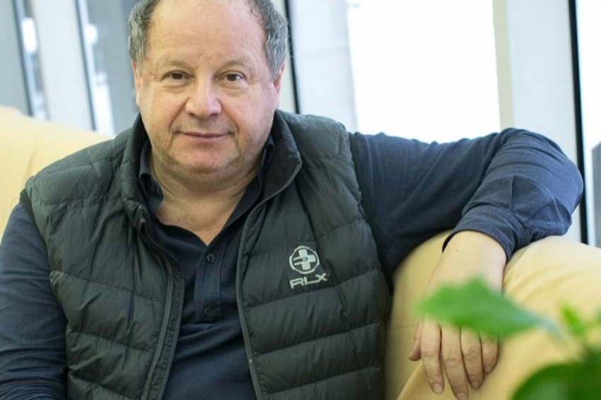 Режиссер Астрахан: вторая жена погибла из-за пожара — сына удалось спасти