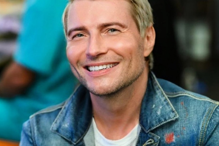 «Впервые вижу одетой»: Басков высмеял Бузову из-за наряда певицы