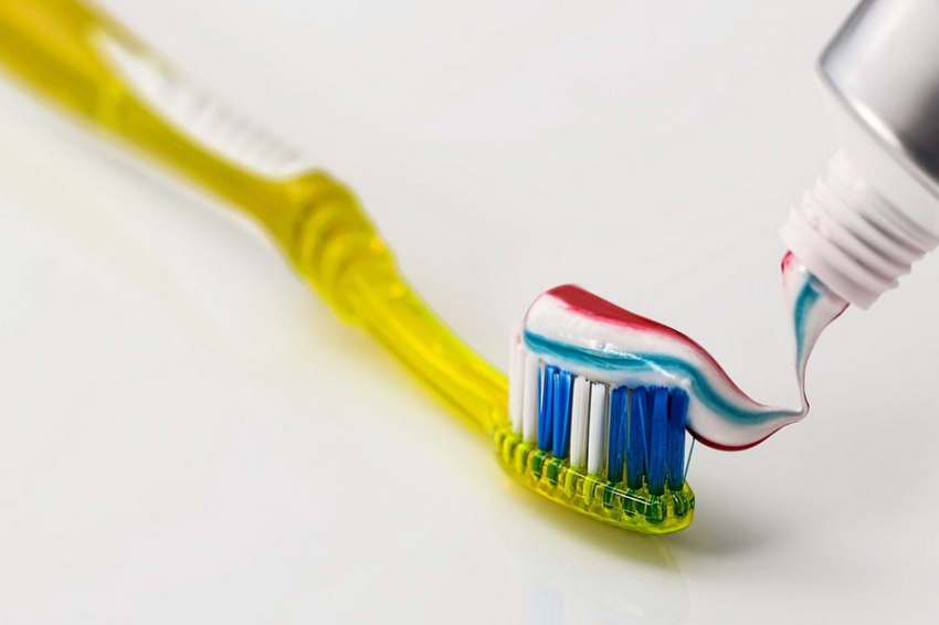 Ополаскивание рта после чистки зубов способно снизить эффективность пасты