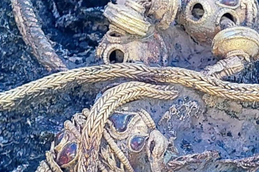 Уникальные золотые артефакты фракийского всадника найдены в Болгарии