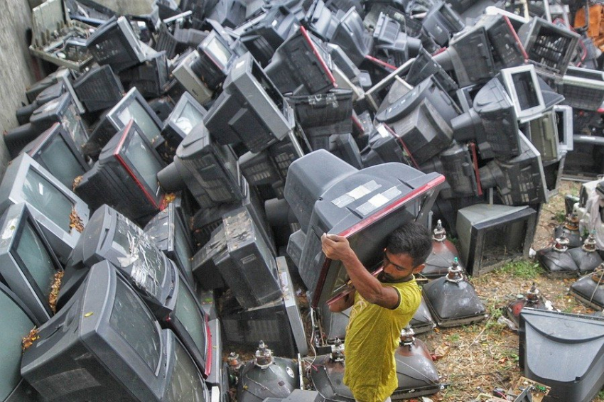The Guardian: бактерии вырабатывают кобальт и литий из отходов электроники