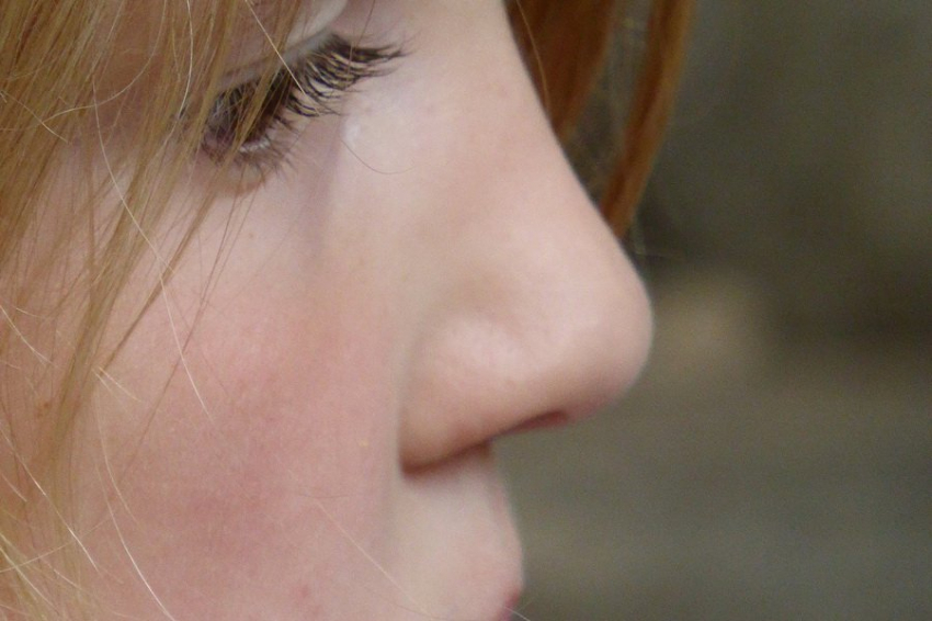 Ученые объяснили, как ковыряние в носу приводит к болезни Альцгеймера