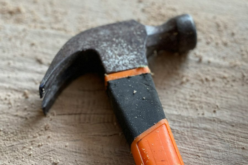 В Челябинске школьник напал на учеников и педагогов