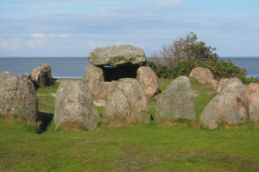 Археологи раскрывают тайны древних курганов сарматского геоглифа
