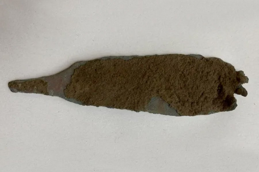 Глубоко в итальянской пещере обнаружен 4000-летний кинжал