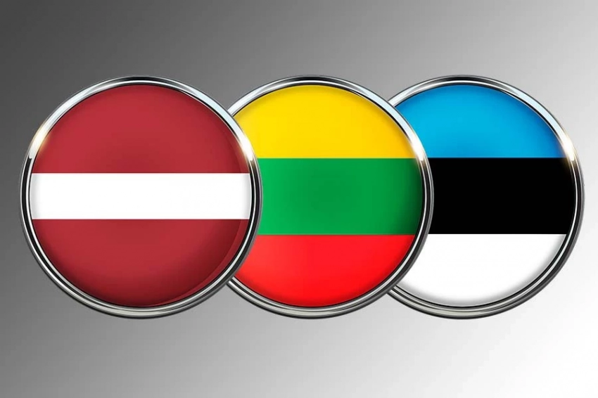 Русофобские «эскадроны» в Прибалтике споткнулись на русских деньгах