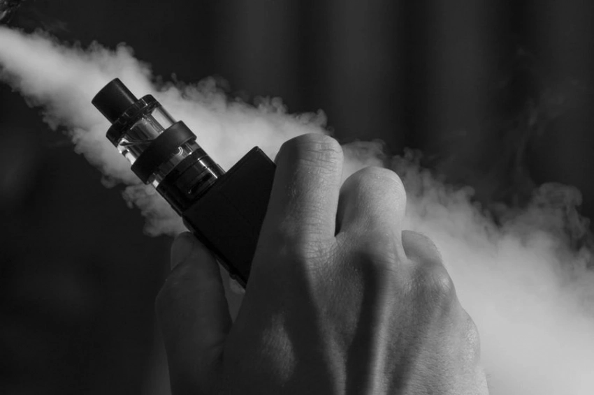 Стоматологи бьют тревогу: как вейпы разрушают здоровье полости рта