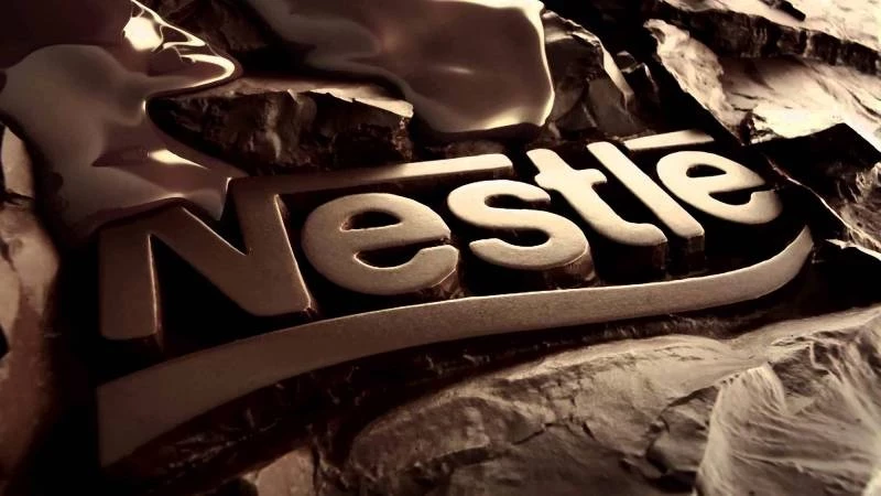 Во Франции стартовало расследование против Nestlé: что стоит за обвинениями?